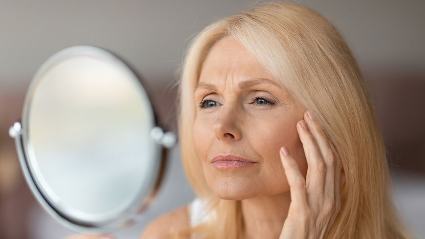 Matter Teint: Dieser Pflegestift verhindert eine glänzende Stirn im Sommer