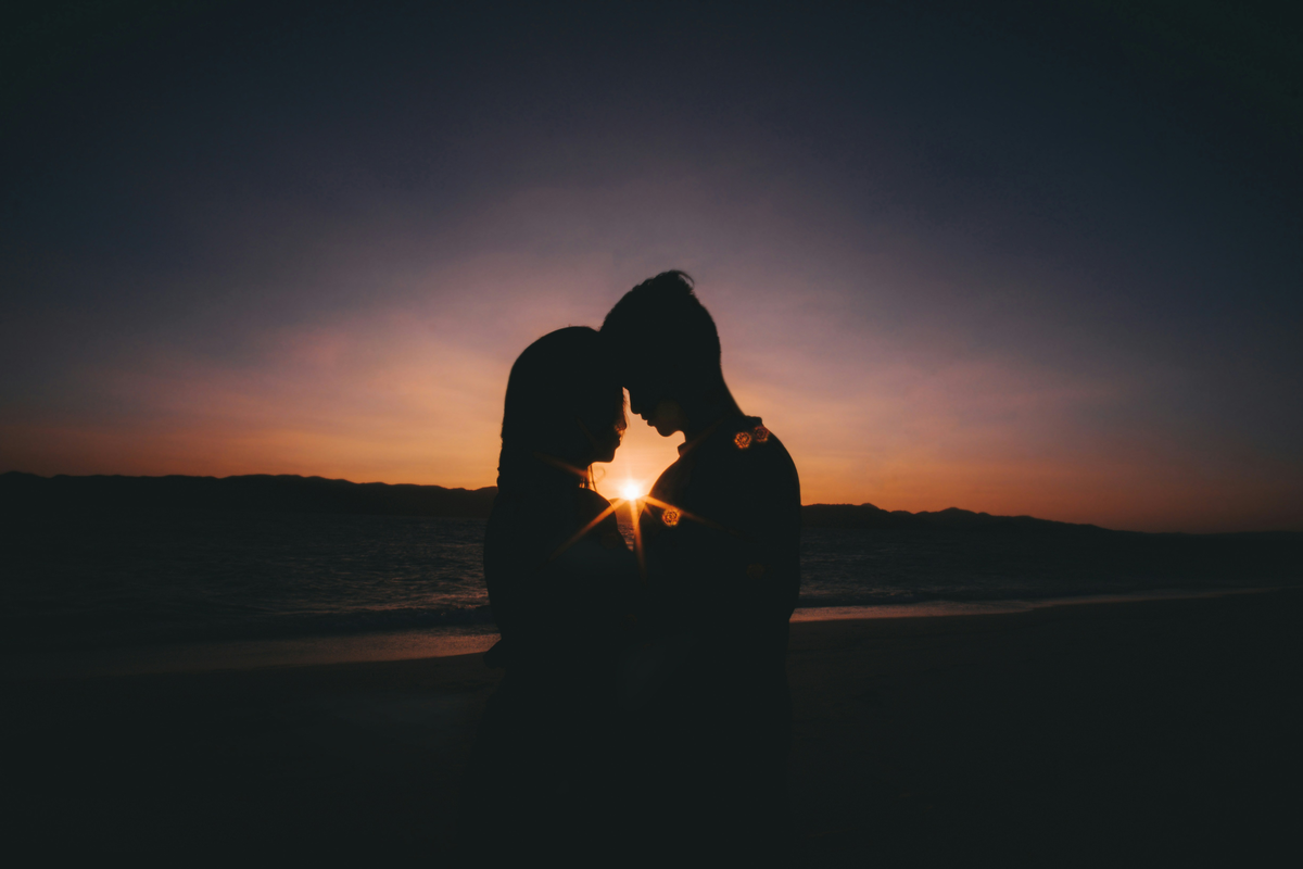 Pärchen vor Sonnenuntergang