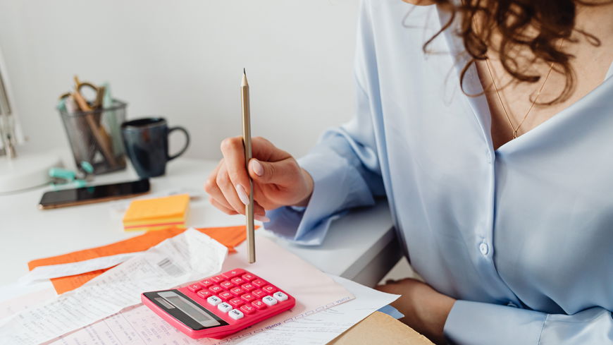 Richtig sparen und investieren: Wertvolle Finanztipps für Frauen