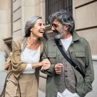 Freundschaft oder mehr? 8 Anzeichen, die für romantisches Interesse sprechen