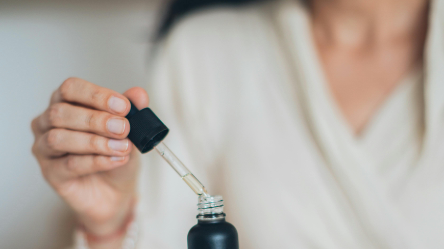 Verträgliche Alternativen zu Retinol: Diese 5 Wirkstoffe haben ähnliche Effekte