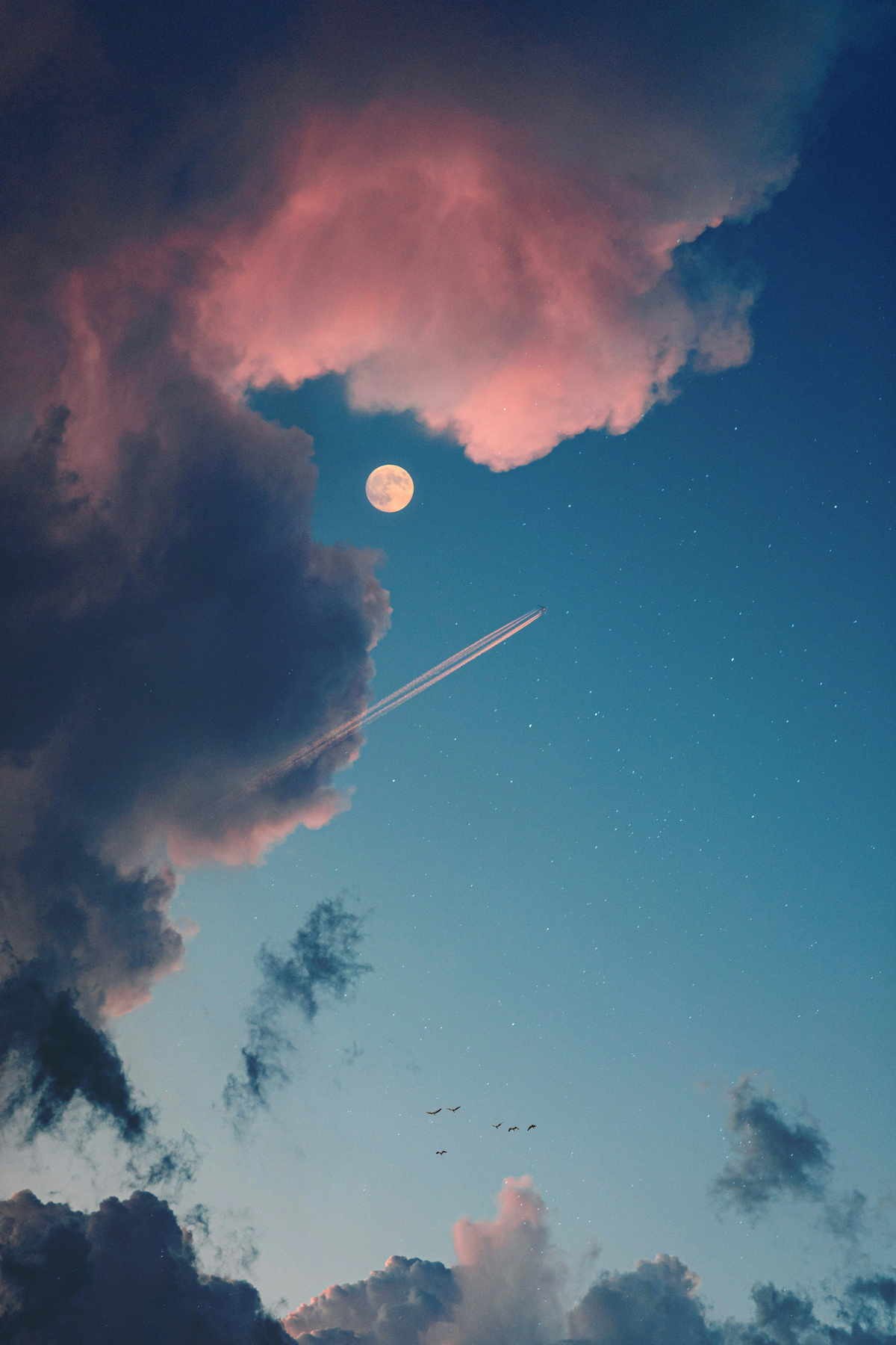 Nachthimmel mit Vollmond, Sternen und Wolken