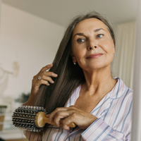 Laut Experten: Diese 7 Alltagsfehler, die wir alle machen, zerstören unsere Haare