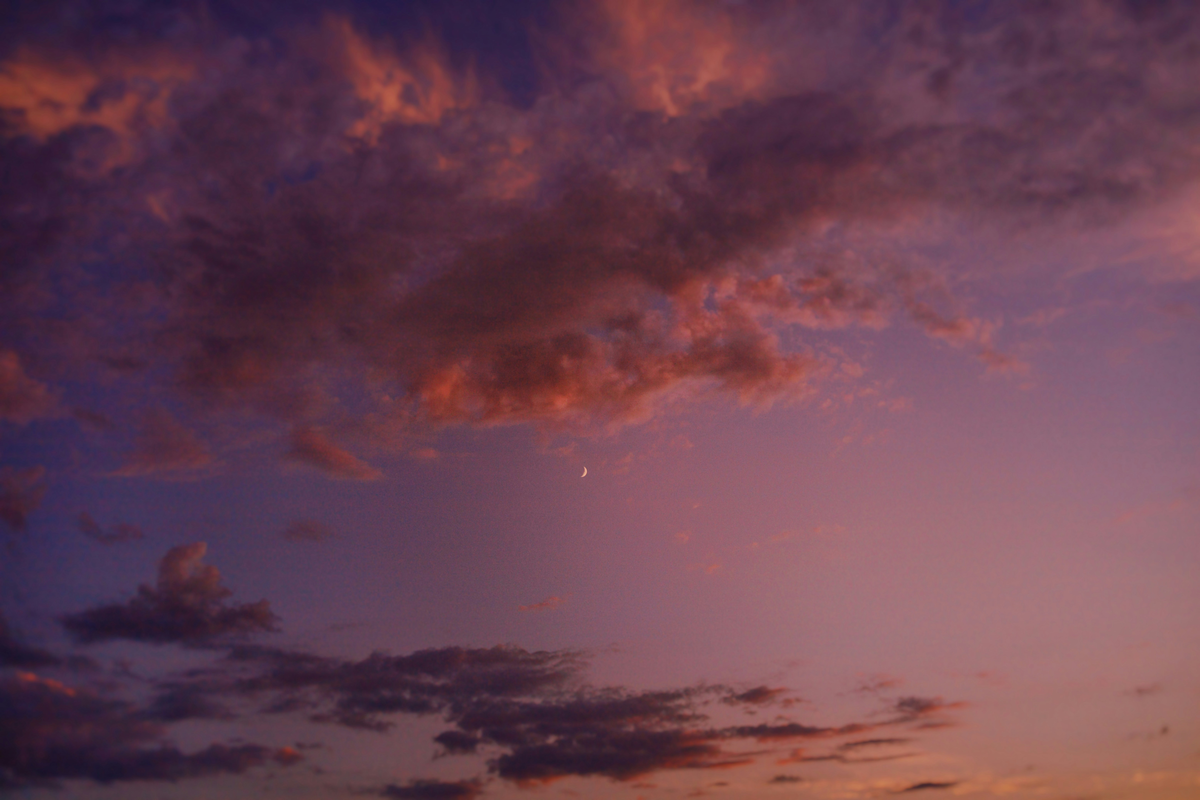 Abendhimmel mit rosa Wolken