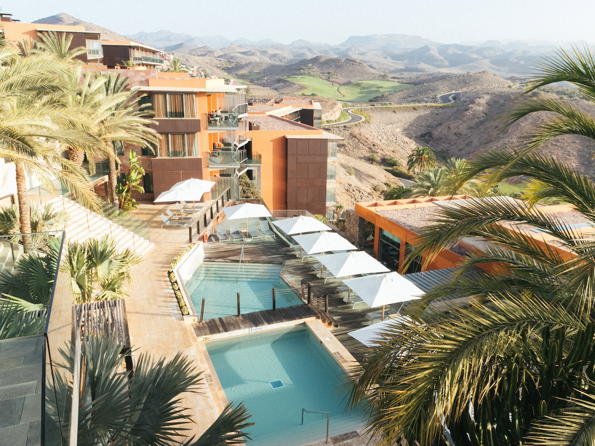 Oase der Gelassenheit: Das Salobre Hotel Resort & Serenity fügt sich harmonisch in die Landschaft ein.