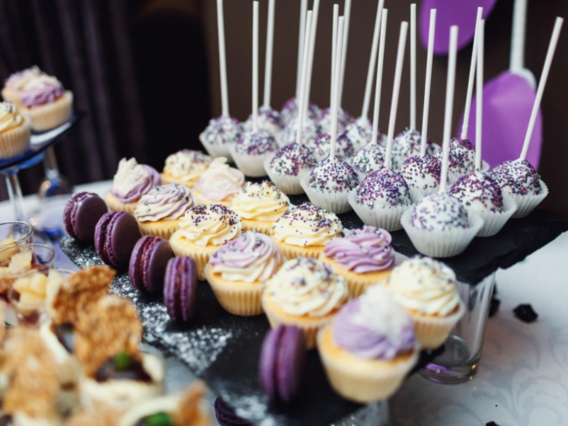 Eine Candy-Bar mit süßen Leckereien