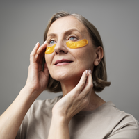 Geschwollene Augen: Diese 5 Beauty-Tipps schenken dir sofort einen wachen Blick