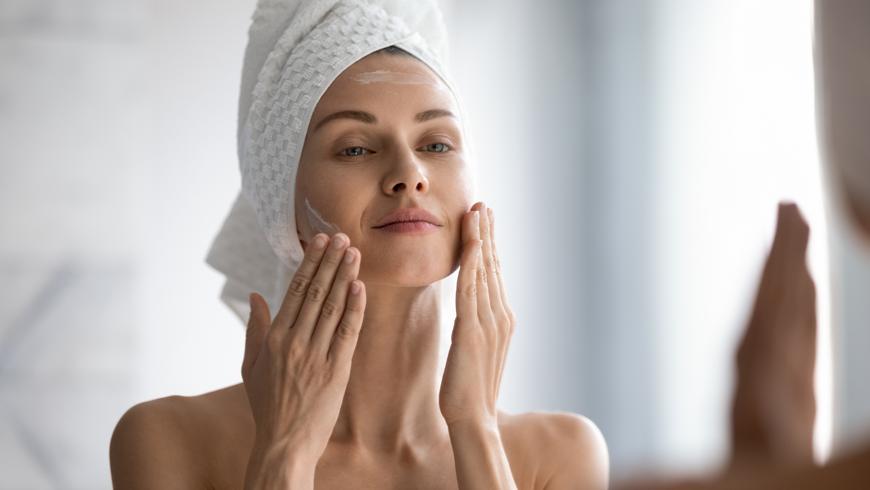 Sommer-Beauty ab 40: Leichte Pflege, starke Hautbarriere