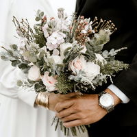 Geschenke zum Hochzeitstag: Das passt zur Papier- oder zur Himmelshochzeit