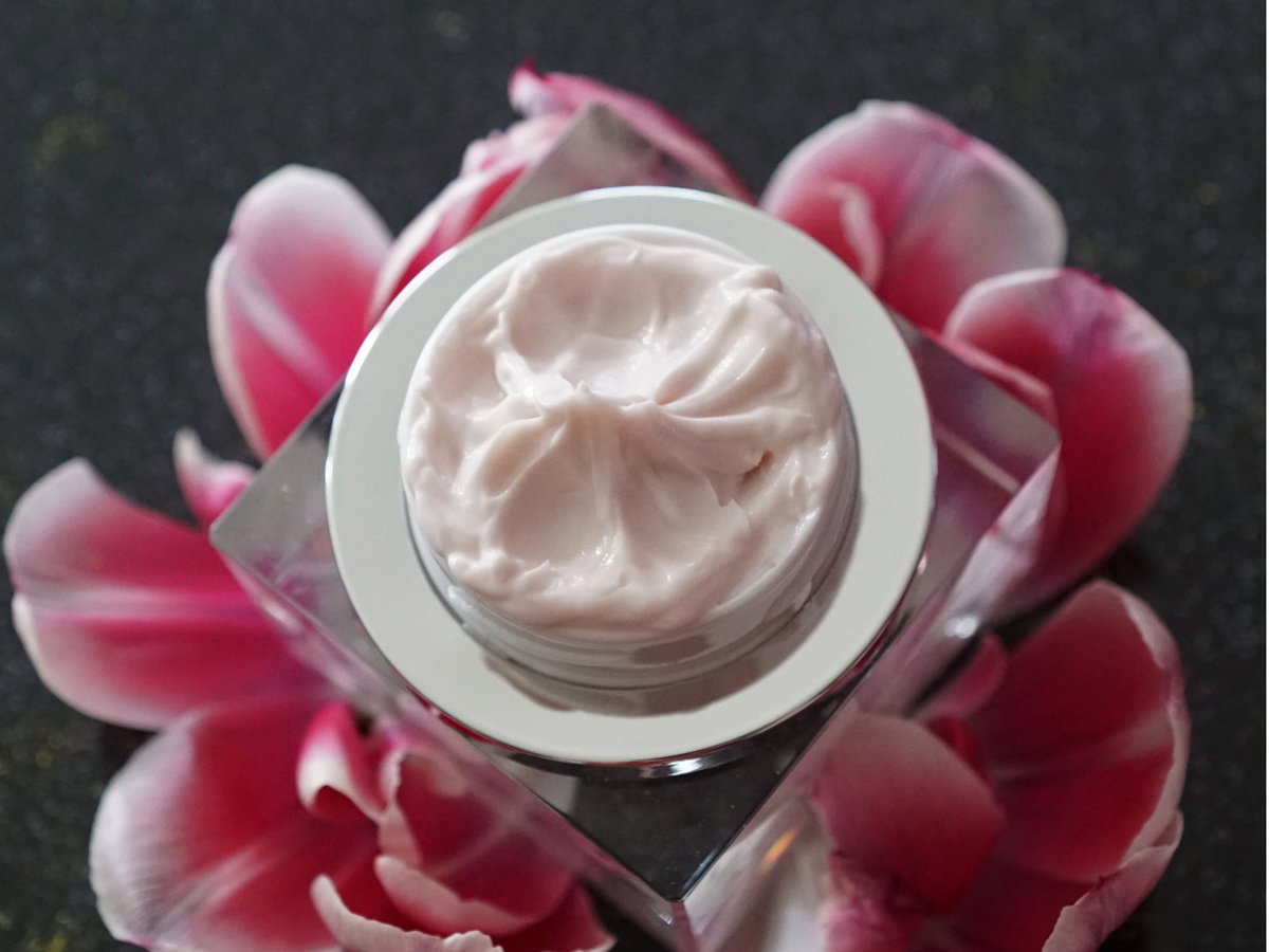 Hautcreme im Tiegel