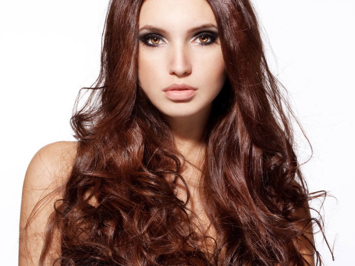 Frau, braune lange Haare