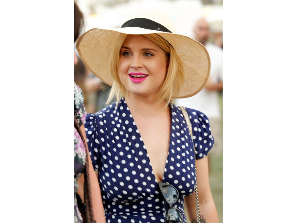 Kelly Osbourne mit Strohhut