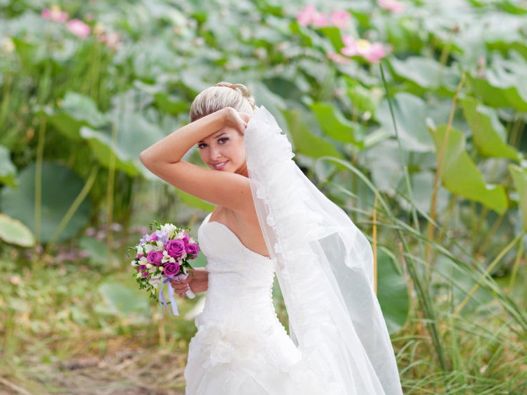 Frau im Brautkleid