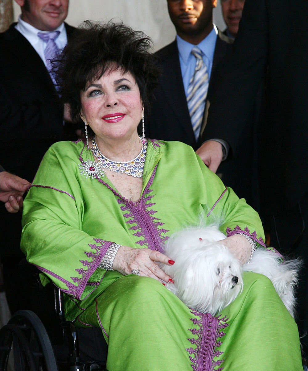 Elisabeth Taylor und Hund