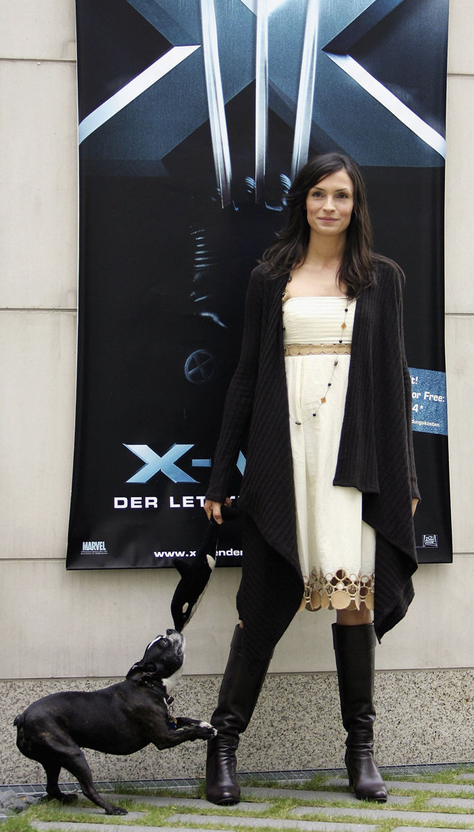 Famke Janssen & Hund Licorice
