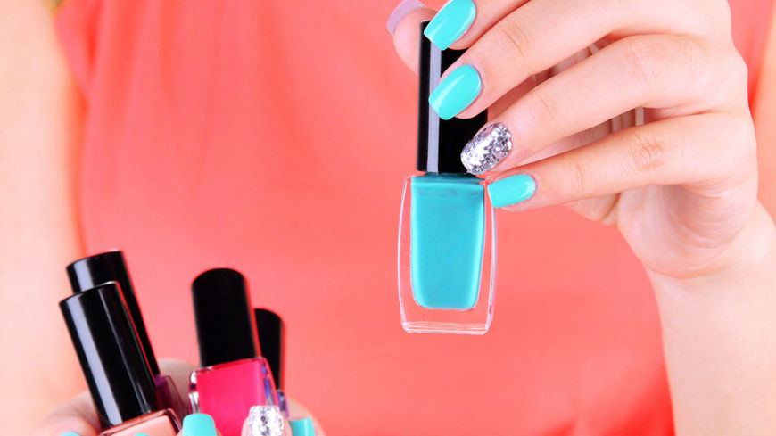 Nagellack-Trend 2022: Diese 4 hellblauen Nagellacke sind jetzt extrem angesagt