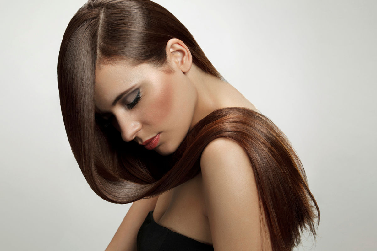 Frau mit glänzenden Haaren