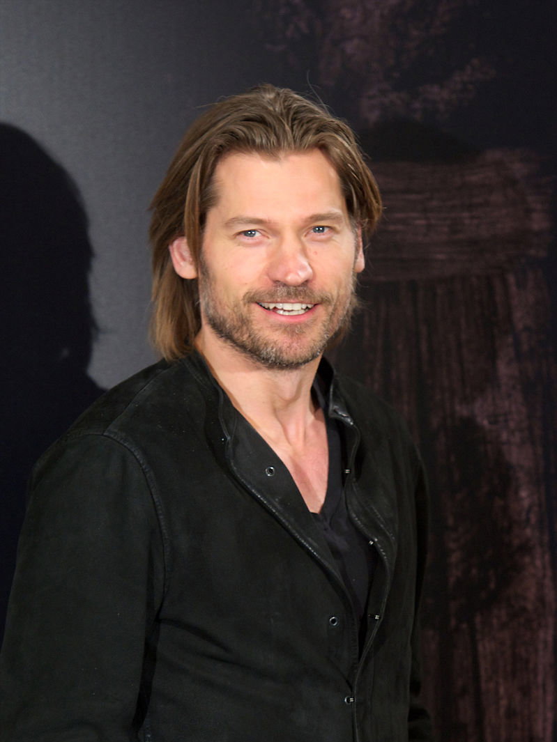 Nikolaj Coster-Waldau mit Bart und längeren Haaren.