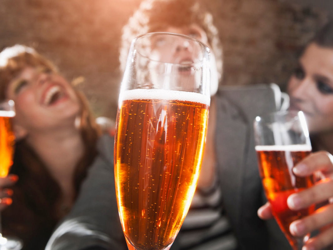 Das Verhältnis zwischen Frauen und Alkohol