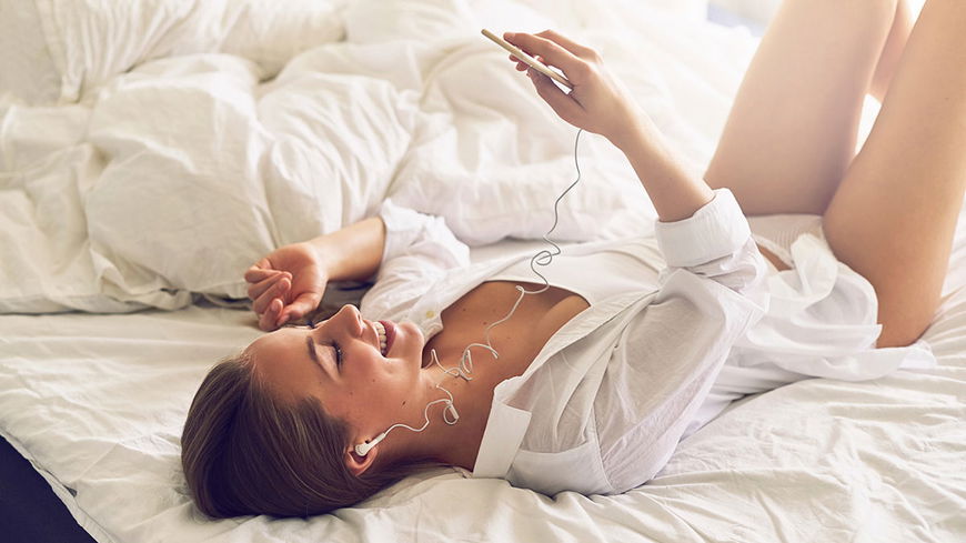Sex am Telefon: Echte Alternative oder nur Notlösung?