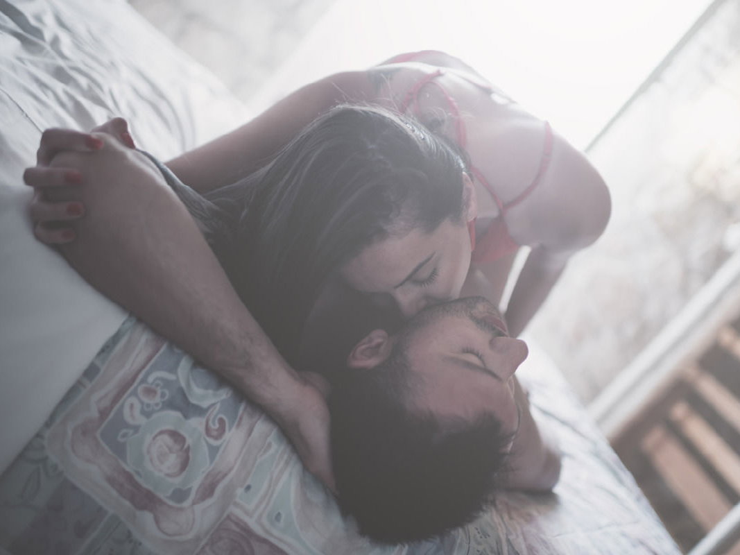 Ein Paar beim Sex. Doch was, wenn es zu Kavaliersschmerzen kommt?
