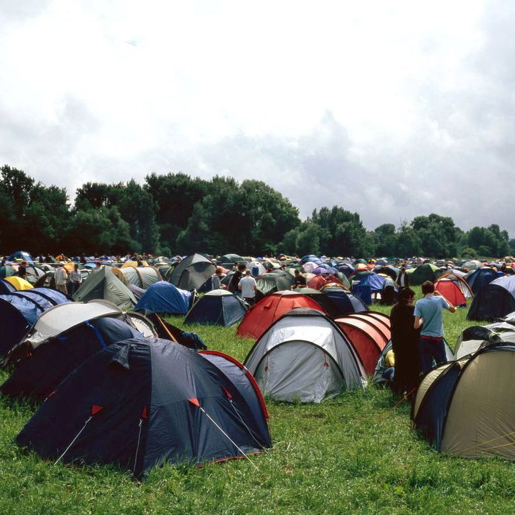 Campingbereich auf einem Festivalgelände