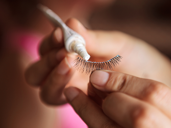 Wimpernverlängerung: So klebt ihr Wimpern richtig an!