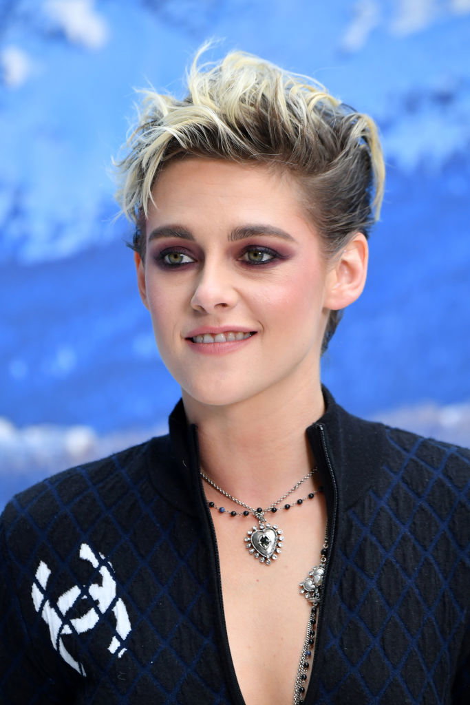 Kristen Stewart mit kurzen blonden Haaren