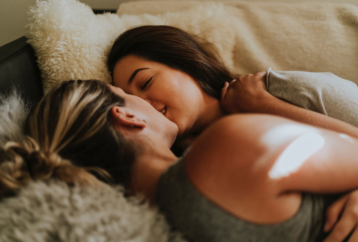 Zwei Frauen im Bett