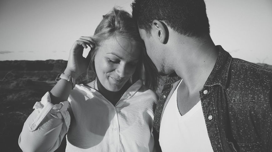 Männer mit diesen Sternzeichen flirten immer (auch in der Beziehung)