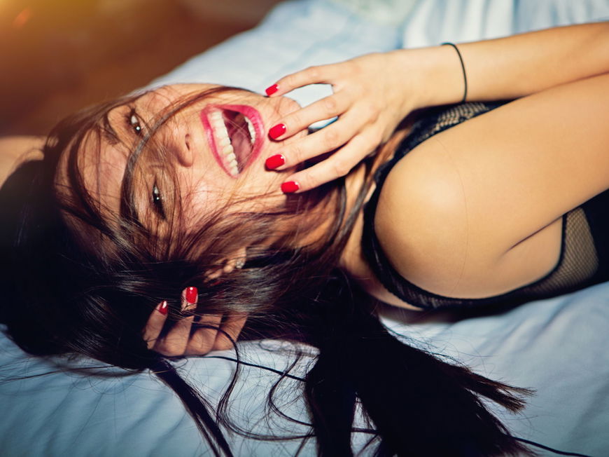 Studie verrät: DIESER Beziehungsstatus macht Frauen am glücklichsten