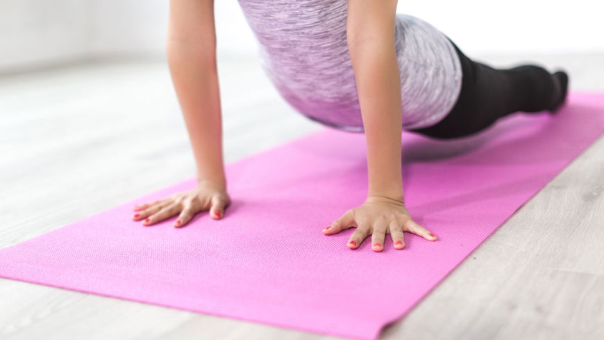 Diese Home Workouts auf YouTube halten dich jetzt fit