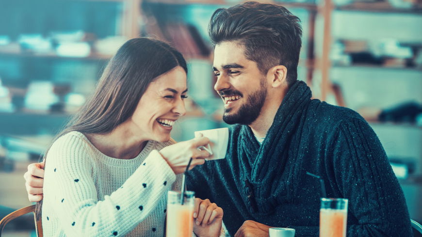 Mit diesen vier Tricks beim ersten Date will er dich sofort