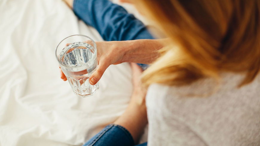 So viel Wasser solltest du pro Tag trinken
