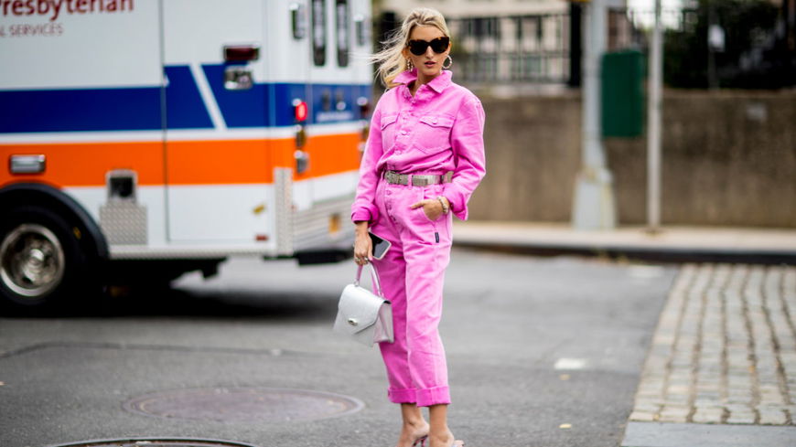 5 Modetrends, die Frauen lieben – und Männer nicht