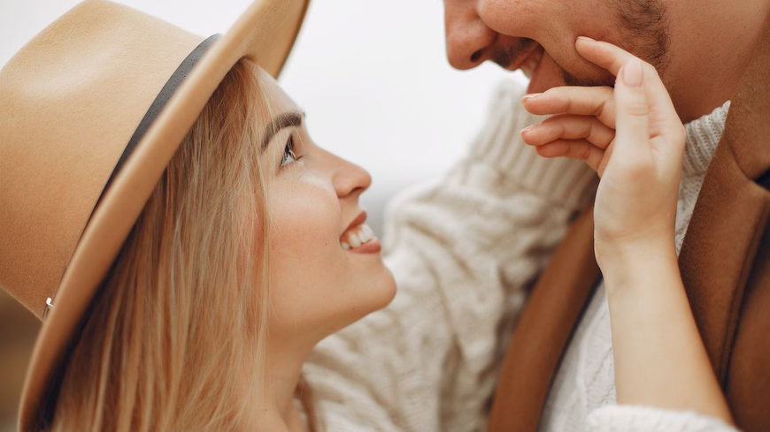 Immer am flirten: Diese 6 Sternzeichen haben besonders viel Charme
