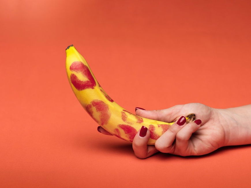 Banane mit Kussmundabdruck
