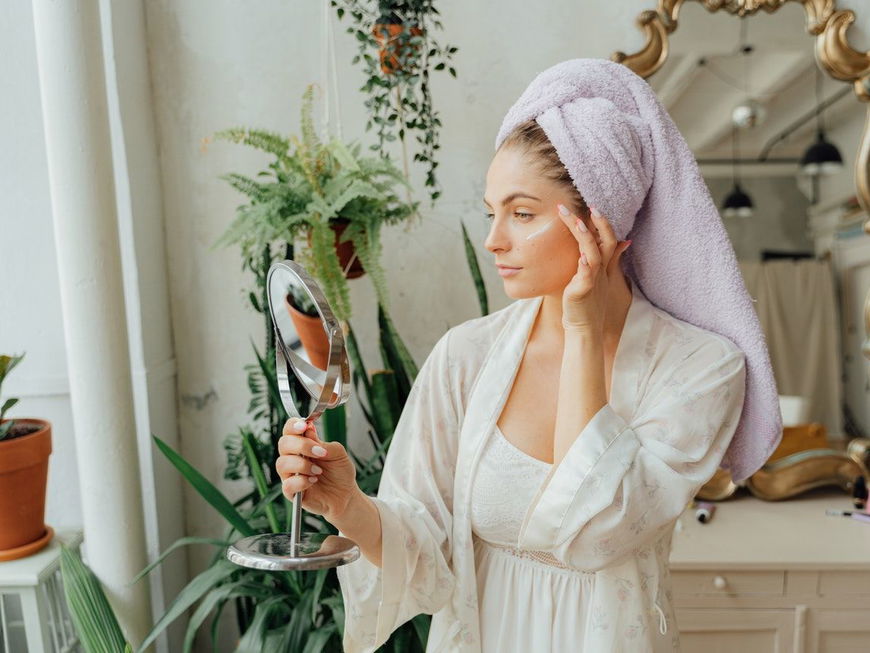 Diese 3 Beauty-Rituale am Morgen schaden eurer Haut