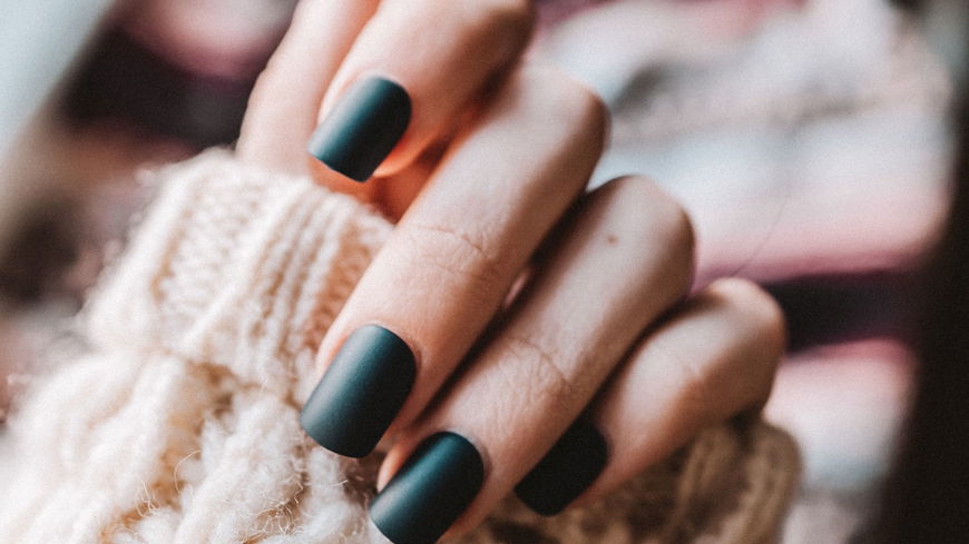 Nagellack Hack: Mit DIESEN einfachen Tricks schummelt ihr jeden Nagellack matt